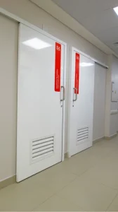 Puertas para hospital portall batiente de 2 hojas con visor