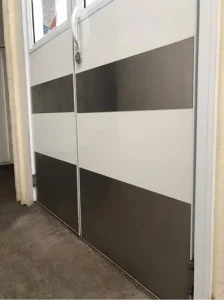 Puertas para hospital portall corredizas con tirador de acero inoxidable